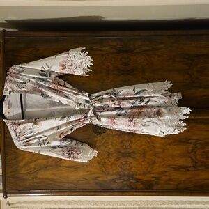 Le Rose Floral Patterned Short Robe Size XS/S